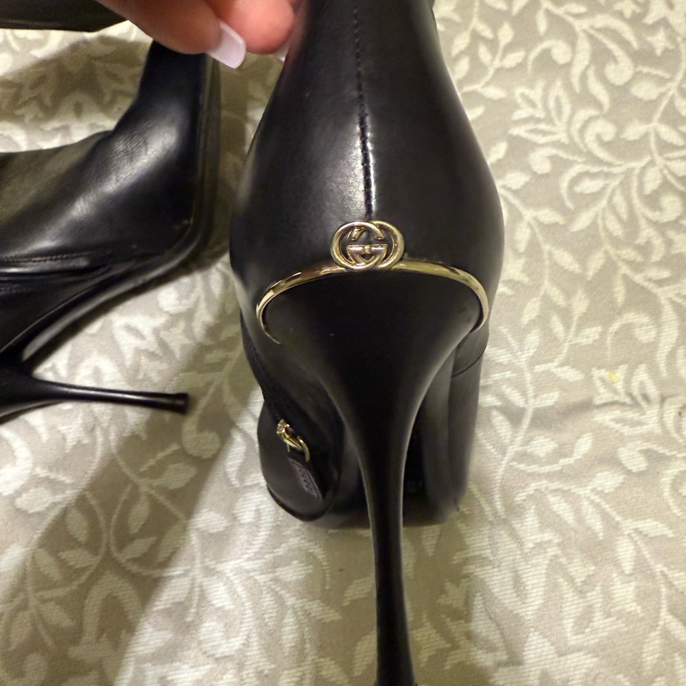 Women’s Black Leather Knee-High Pointed-Toe Stiletto Boots